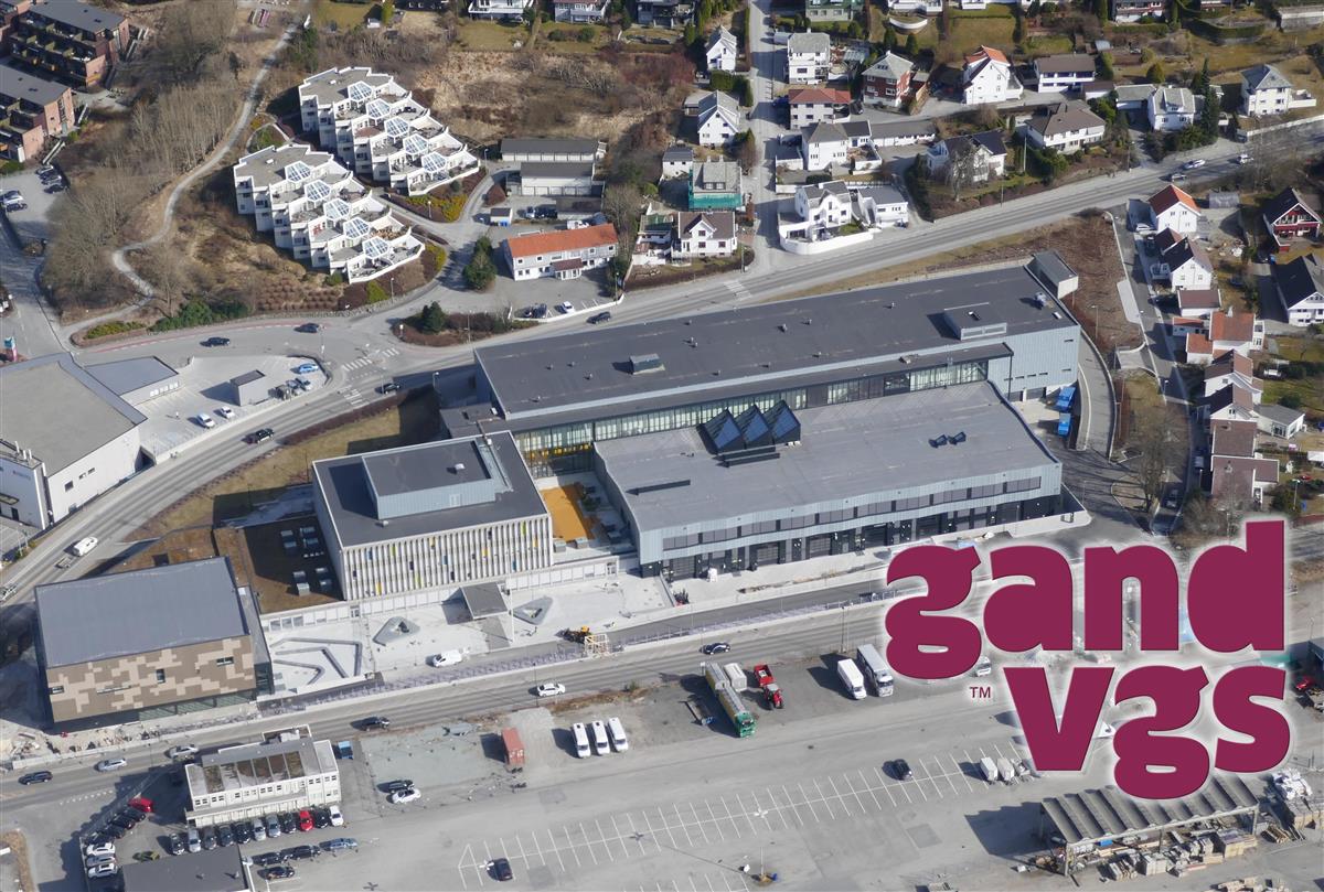Flyfoto av Gand videregående skole - Klikk for stort bilde